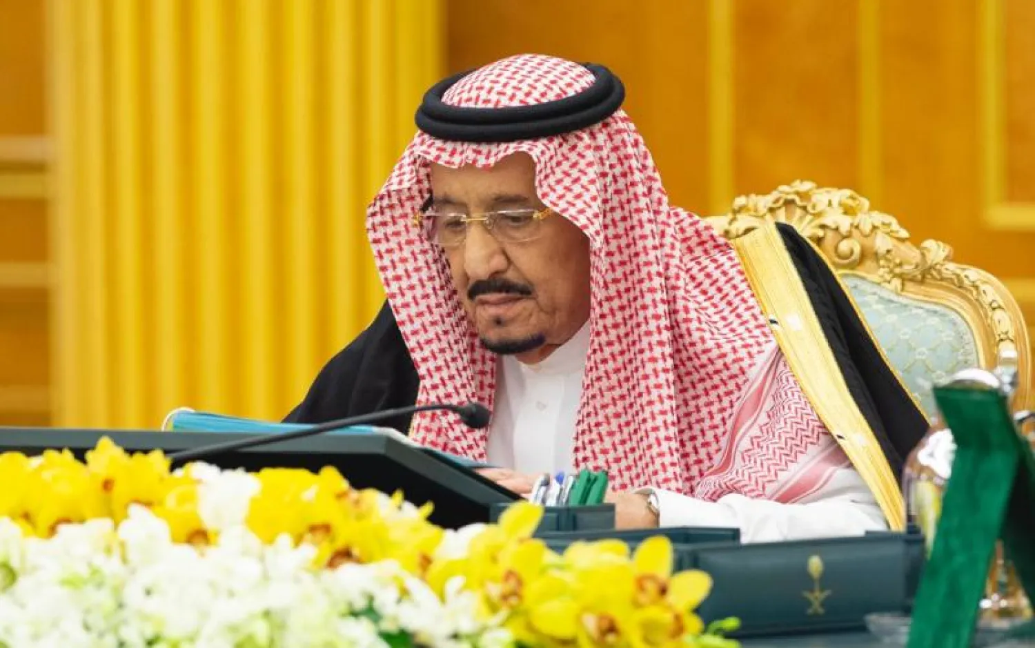 خادم الحرمين خلال ترؤسه جلسة مجلس الوزراء (واس)