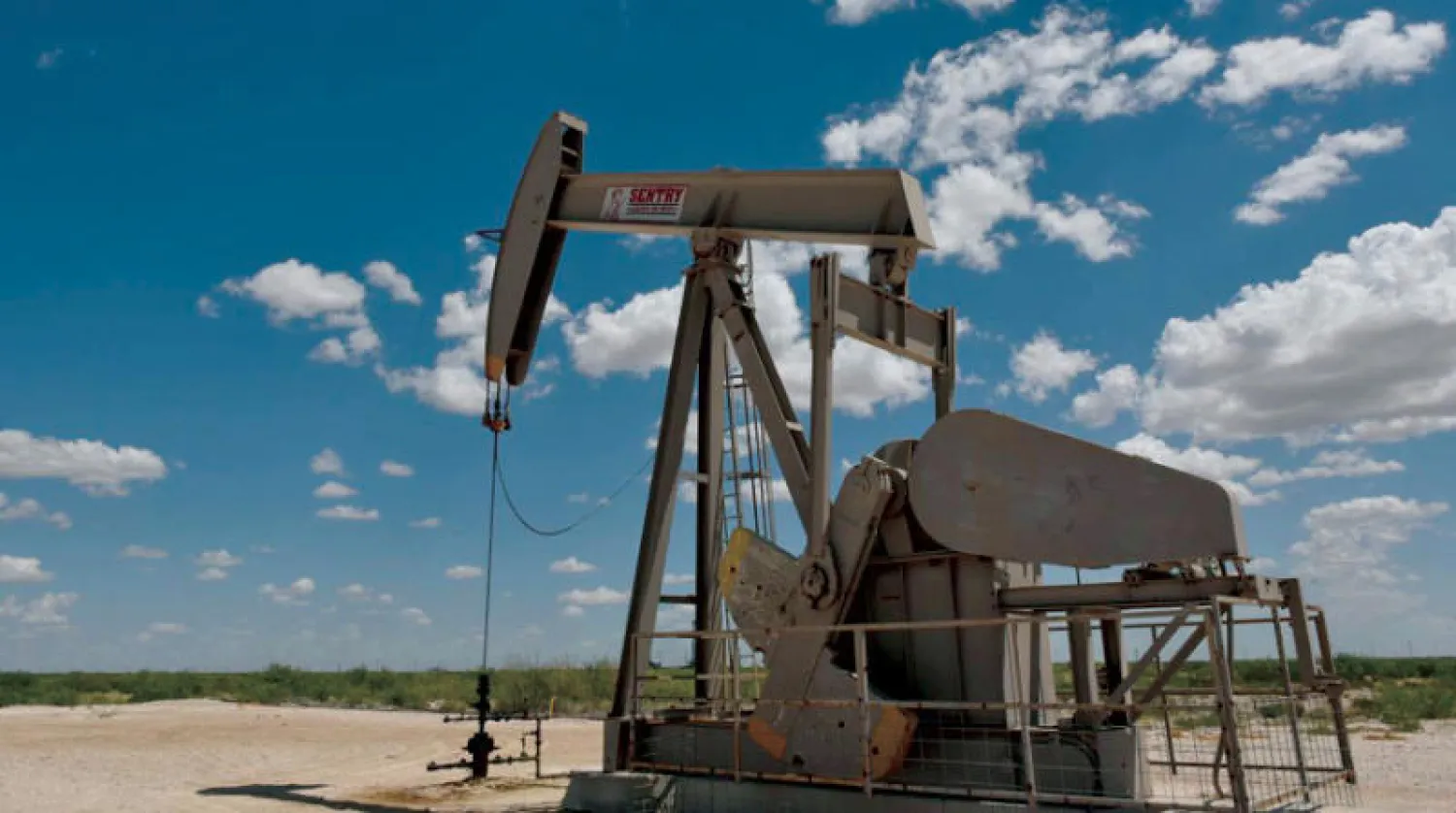 تعافى النفط خلال اليومين الماضيين بعد خسائر تجاوزت 20 في المائة منذ يناير (رويترز)