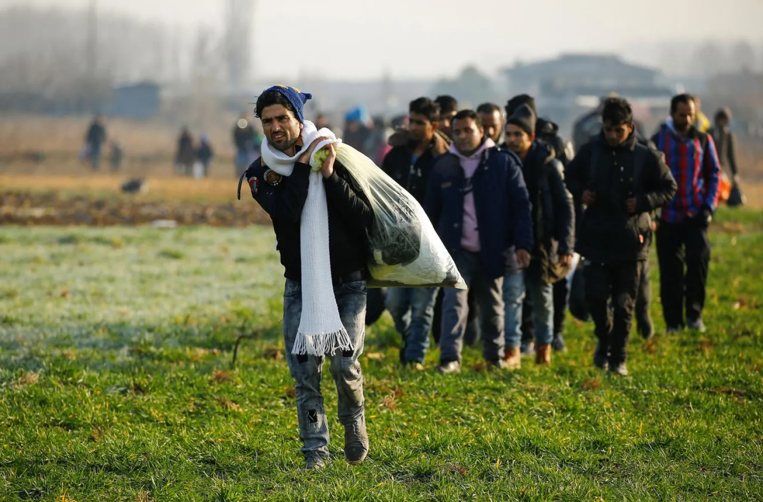Migrants walk towards Turkey’s Pazarkule border crossing with Greece, March 1, 2020. (Reuters)