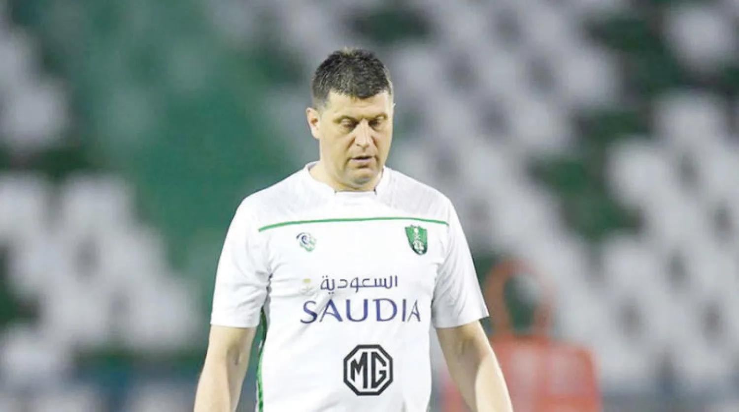 الصربي ميلوفيتش خلال إشرافه على تدريبات الأهلي (الشرق الأوسط)