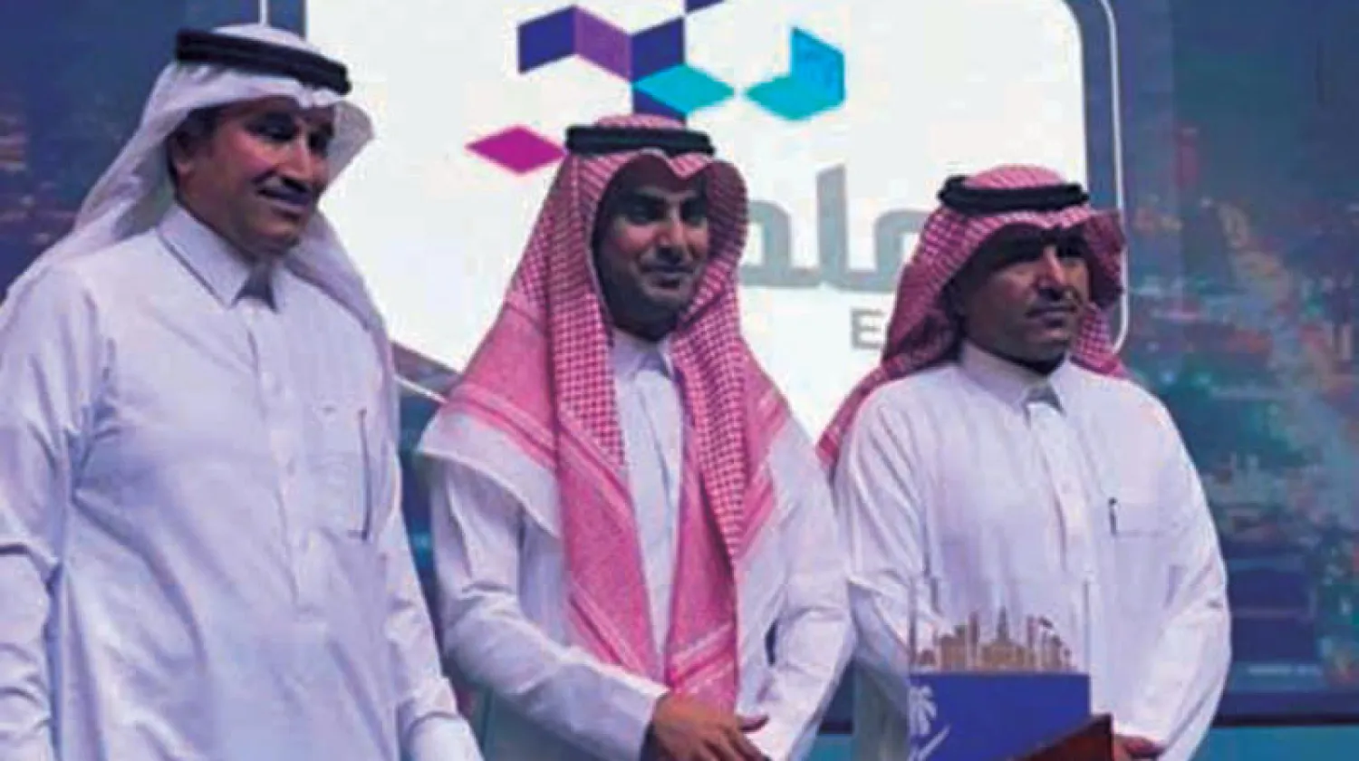 وزير النقل يكرم «البواني» لرعايتها المؤتمر الهندسي الدولي الثاني