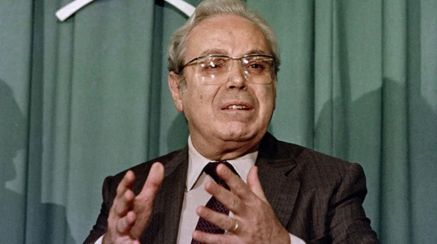 رحيل دي كويار وسيط أزمات الحرب الباردة