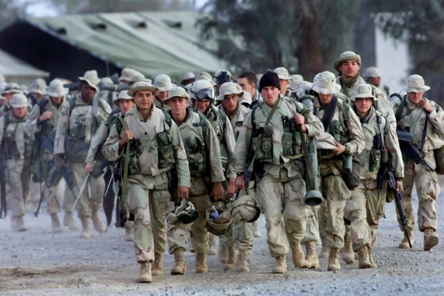 Afganistan'da bir hava üssündeki Amerikan askerleri (AP)