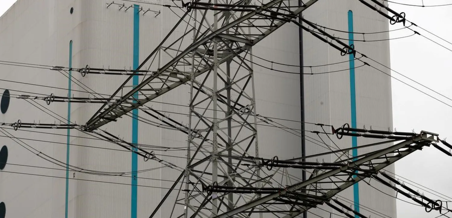 FILE PHOTO: High-voltage cables are seen in front of a power station. Germany - REUTERS/Wolfgang Rattay
