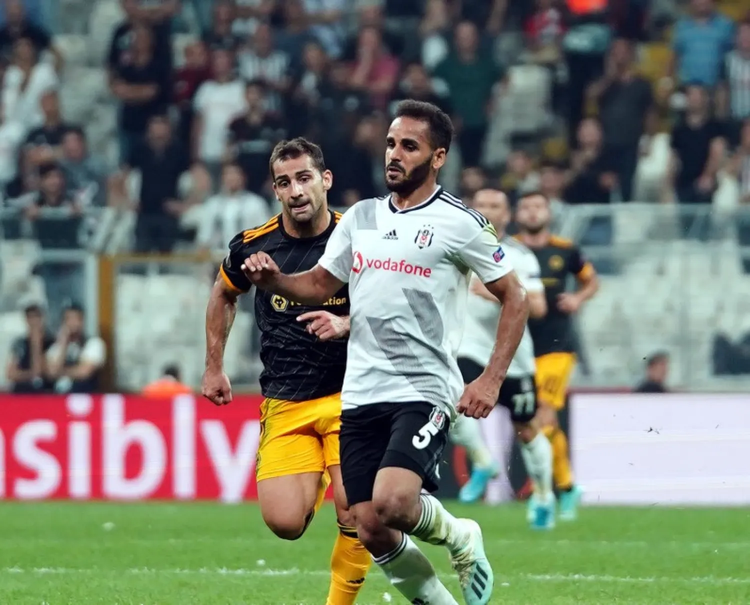 Beşiktaş'ta Douglas sezonu kapattı