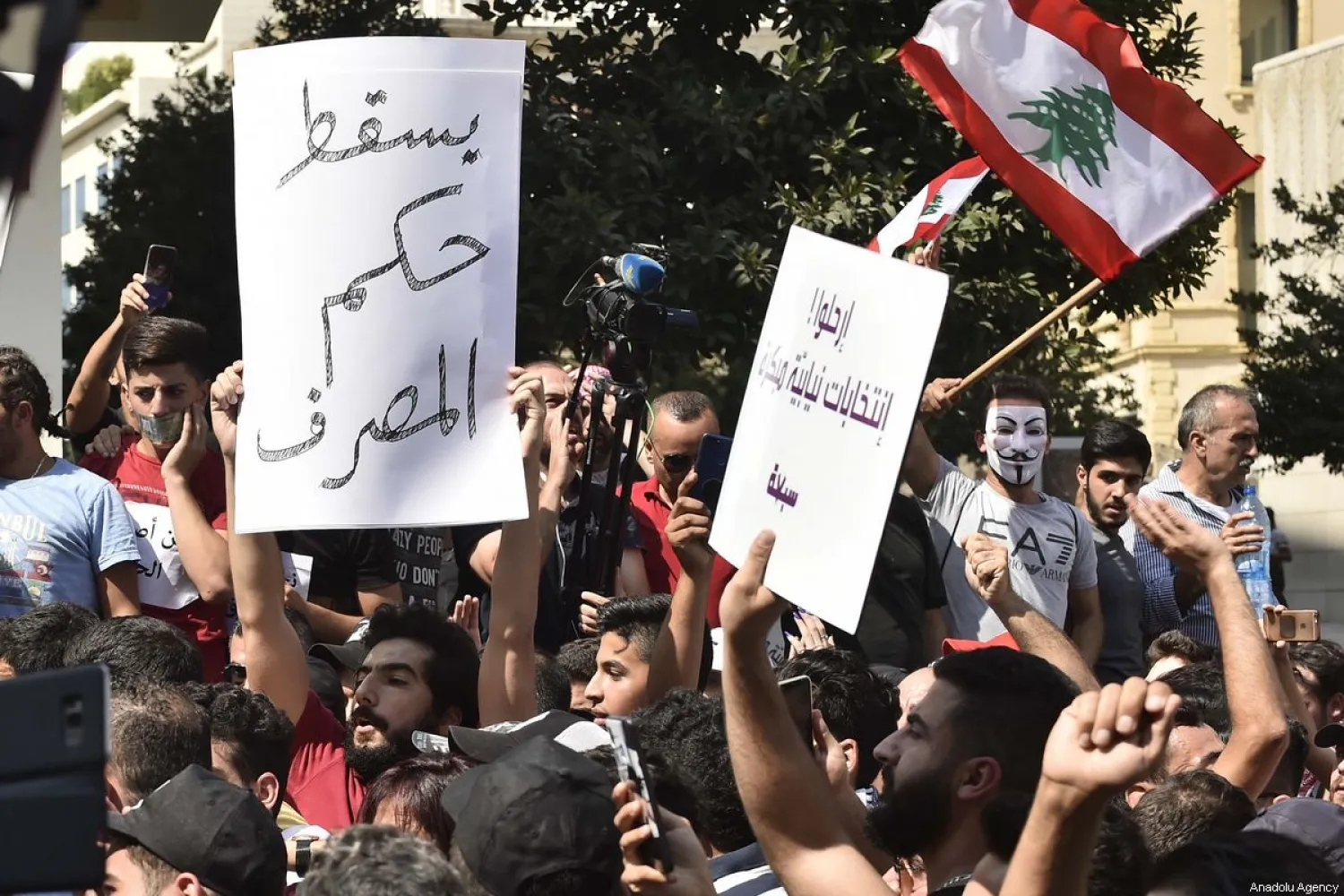 A protest against increasingly difficult living conditions in Beirut, Lebanon on September 29, 2019 [Hussam Chbaro/Anadolu Agency]