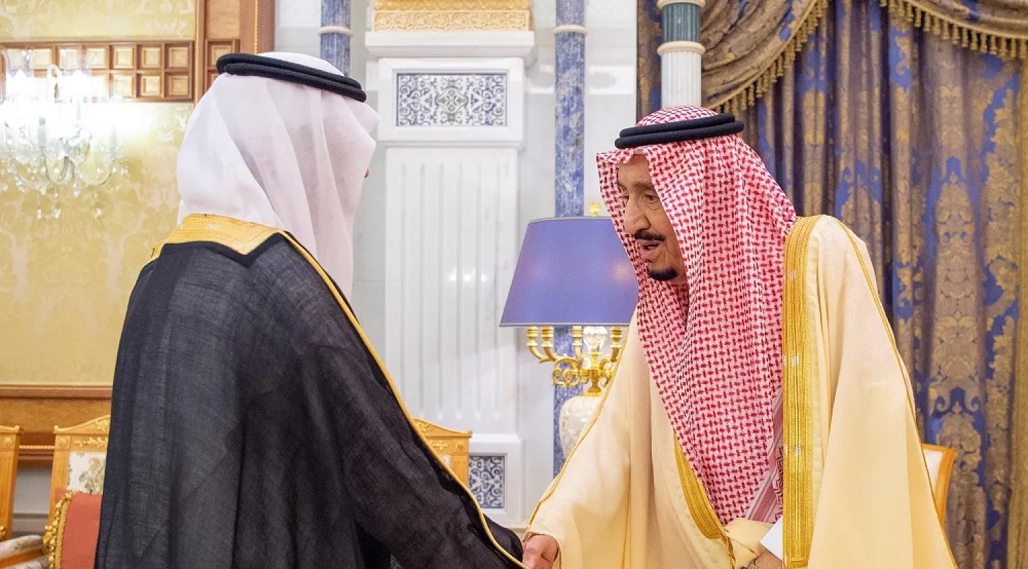 King Salman receives the new ambassadors to Ukraine and Uruguay. (SPA)