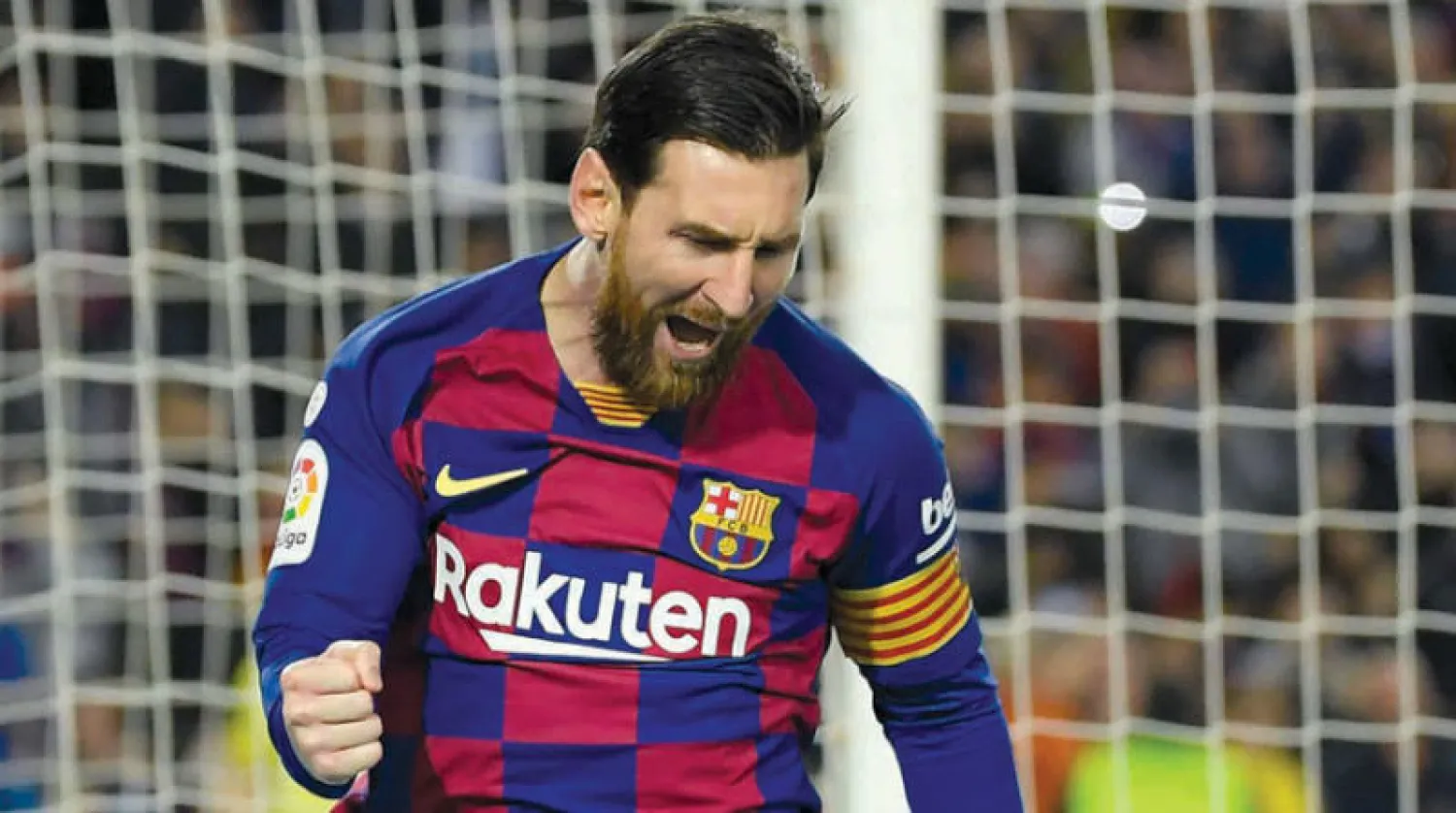 ميسي يحتفل بتسجيل هدف فوز برشلونة من ركلة الجزاء (أ.ف.ب)