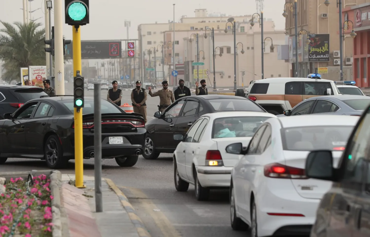 جانب من أحد شوارع محافظة القطيف بعد قرار تعليق الدخول والخروج (تصوير: عيسى الدبيسي)
