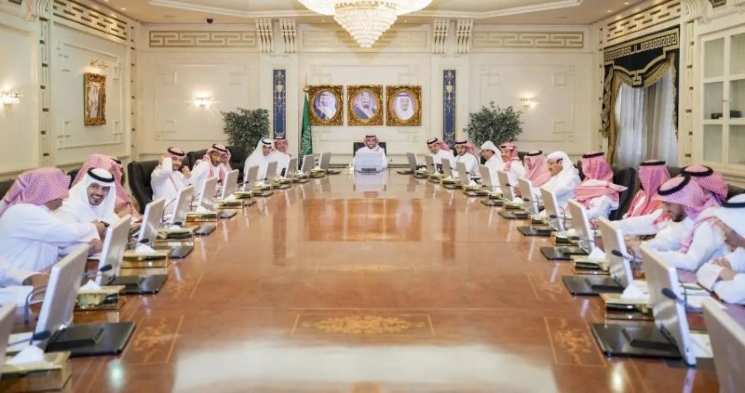 وزير الرياضة السعودي الأمير عبد العزيز بن تركي الفيصل لدى اجتماعه برؤساء أندية دوري المحترفين (الشرق الأوسط)
