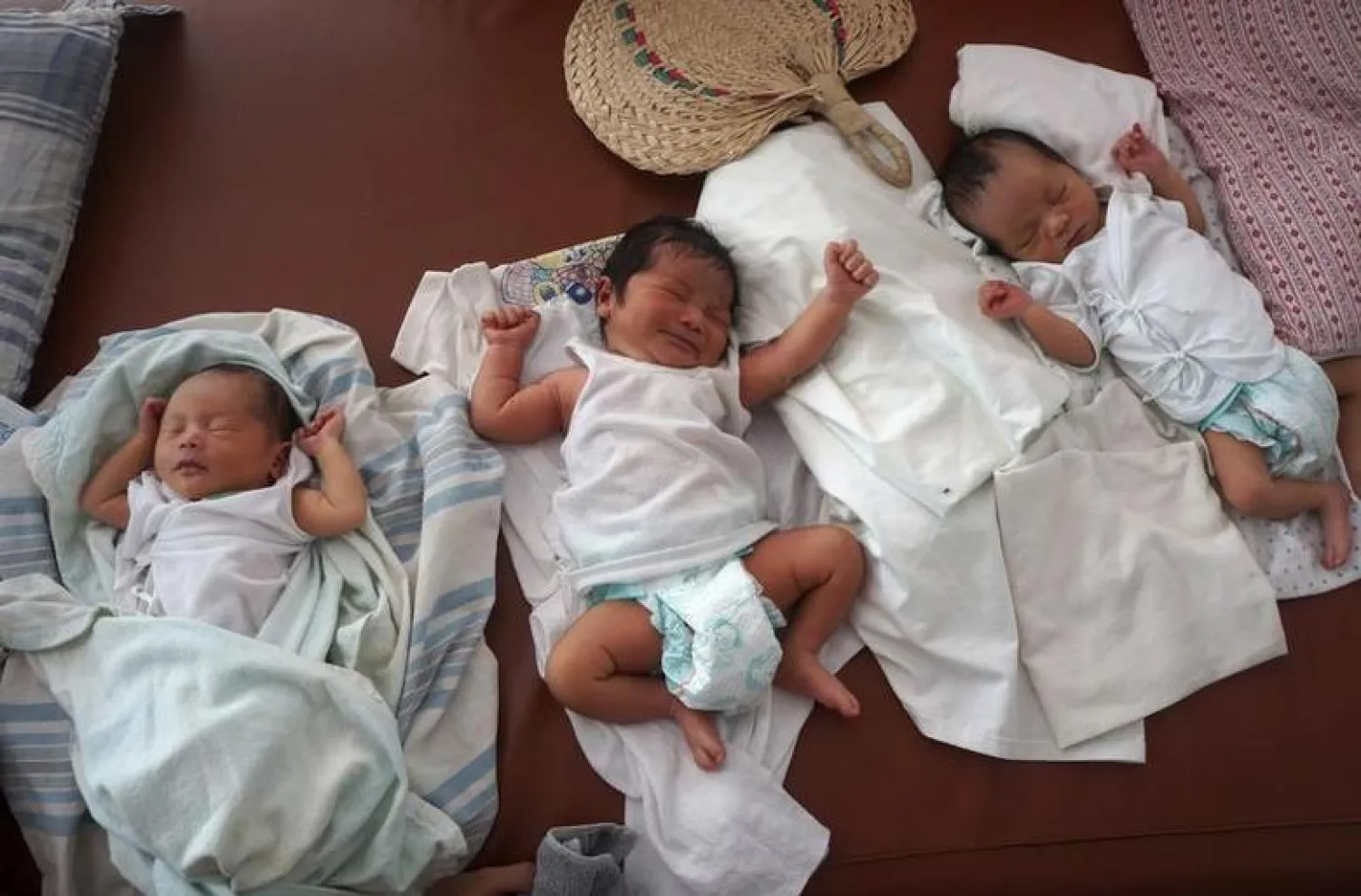 أطفال حديثو الولادة في الفلبين (أرشيف - رويترز)