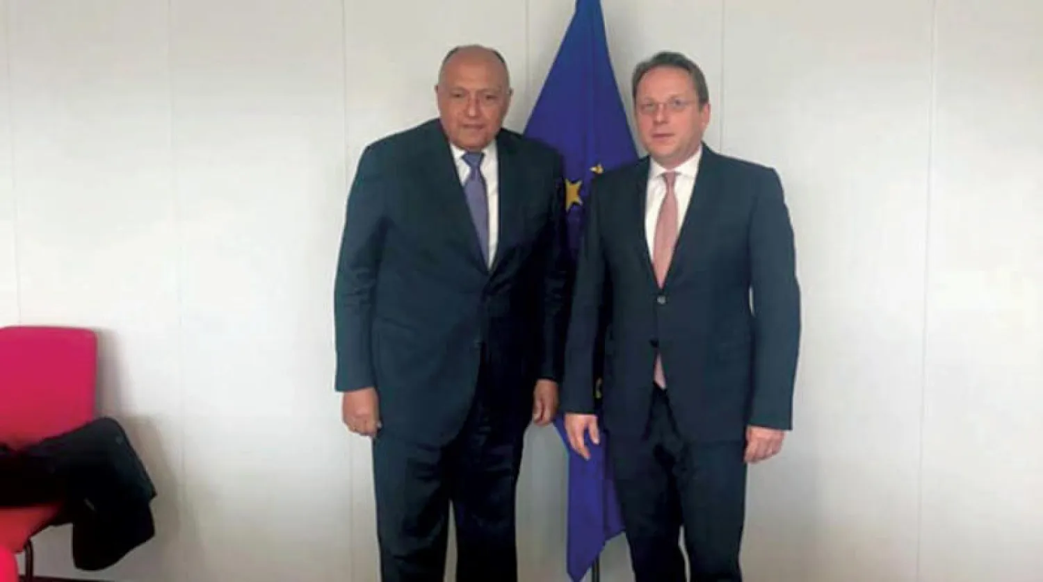 شكري يلتقي المفوض الأوروبي لسياسة الجوار ومفاوضات التوسع أوليفر فاريلي (من صفحة المتحدث الخارجية بمصر)