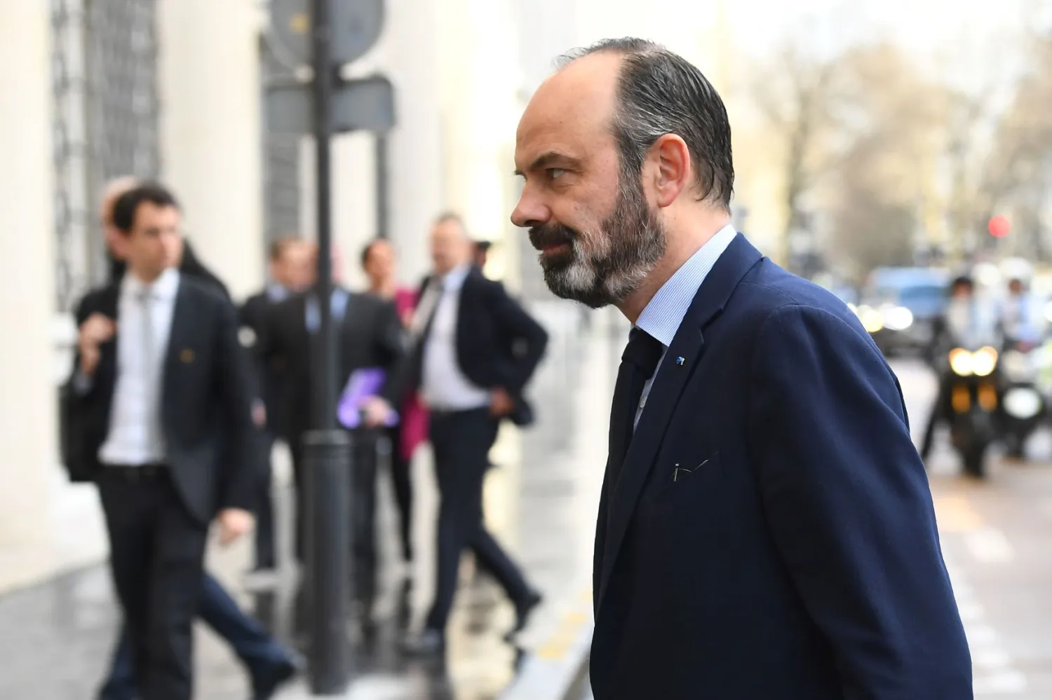 رئيس الوزراء الفرنسي إدوار فيليب قبيل اجتماعه مع رؤساء الأحزاب (أ.ف.ب)