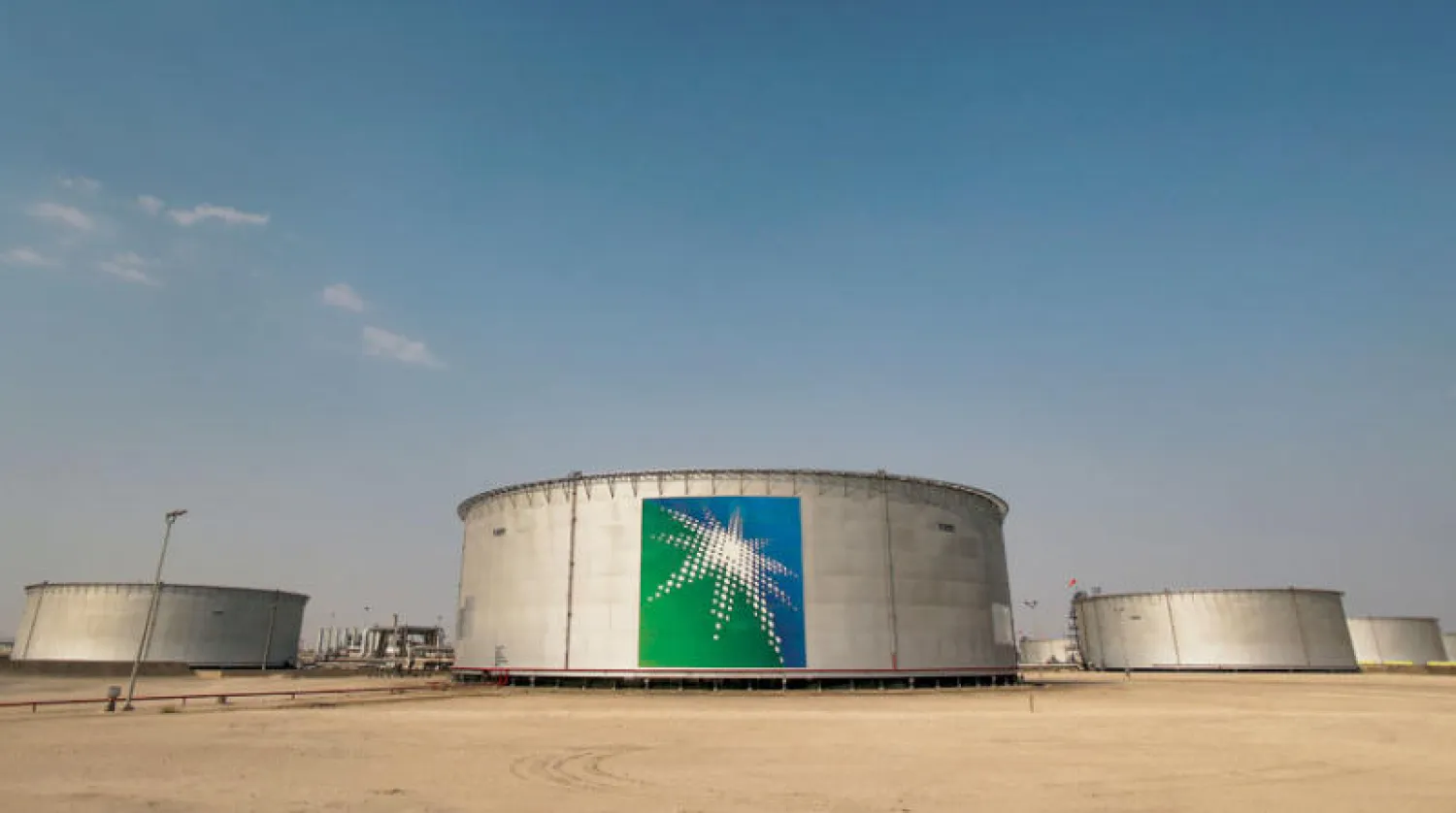 إحدى مصافي شركة {أرامكو} (رويترز)