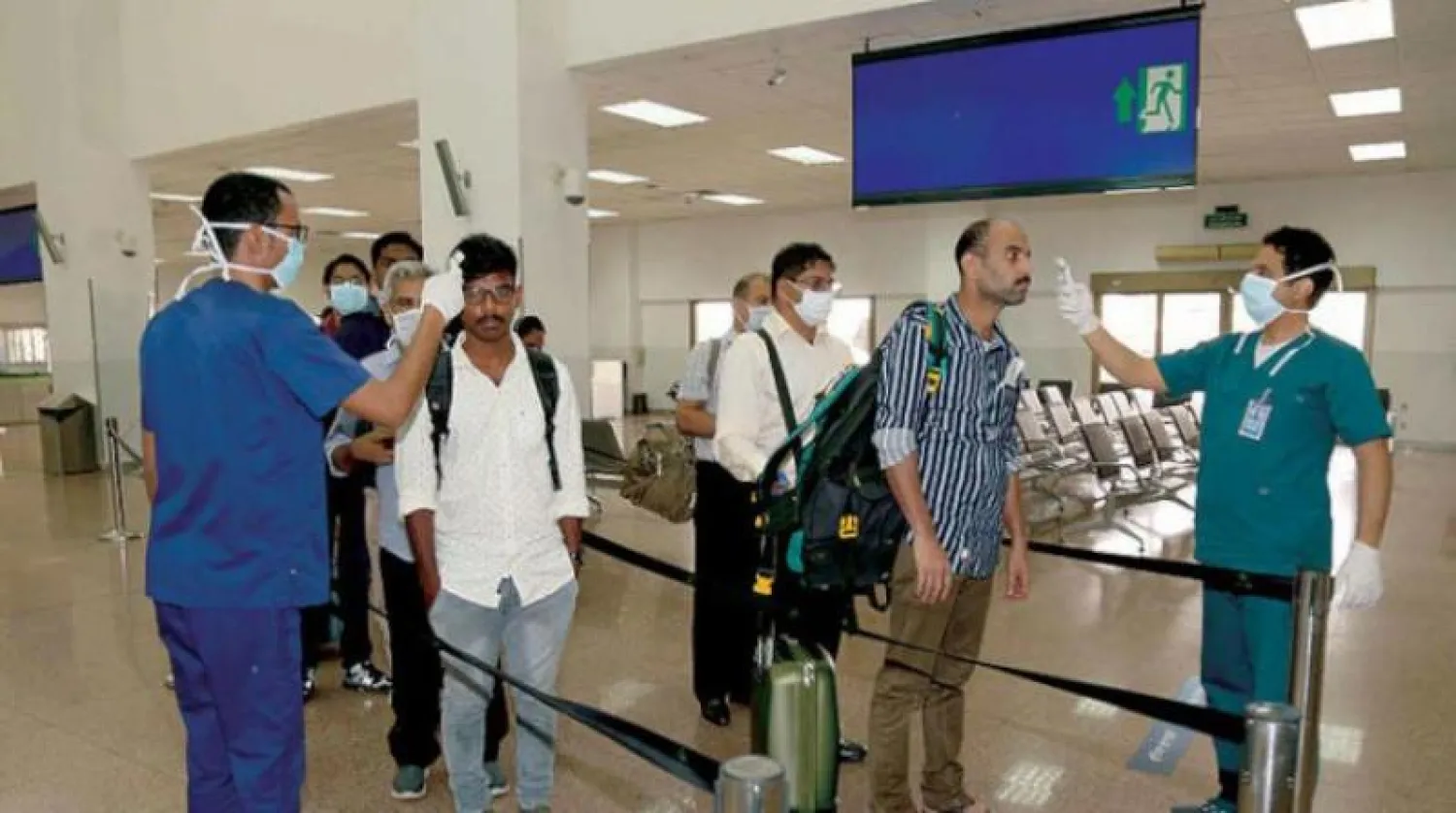 جانب من إجراءات فحص الركاب في مطار الملك عبدالعزيز الدولي بجدة (تصوير: غازي مهدي)