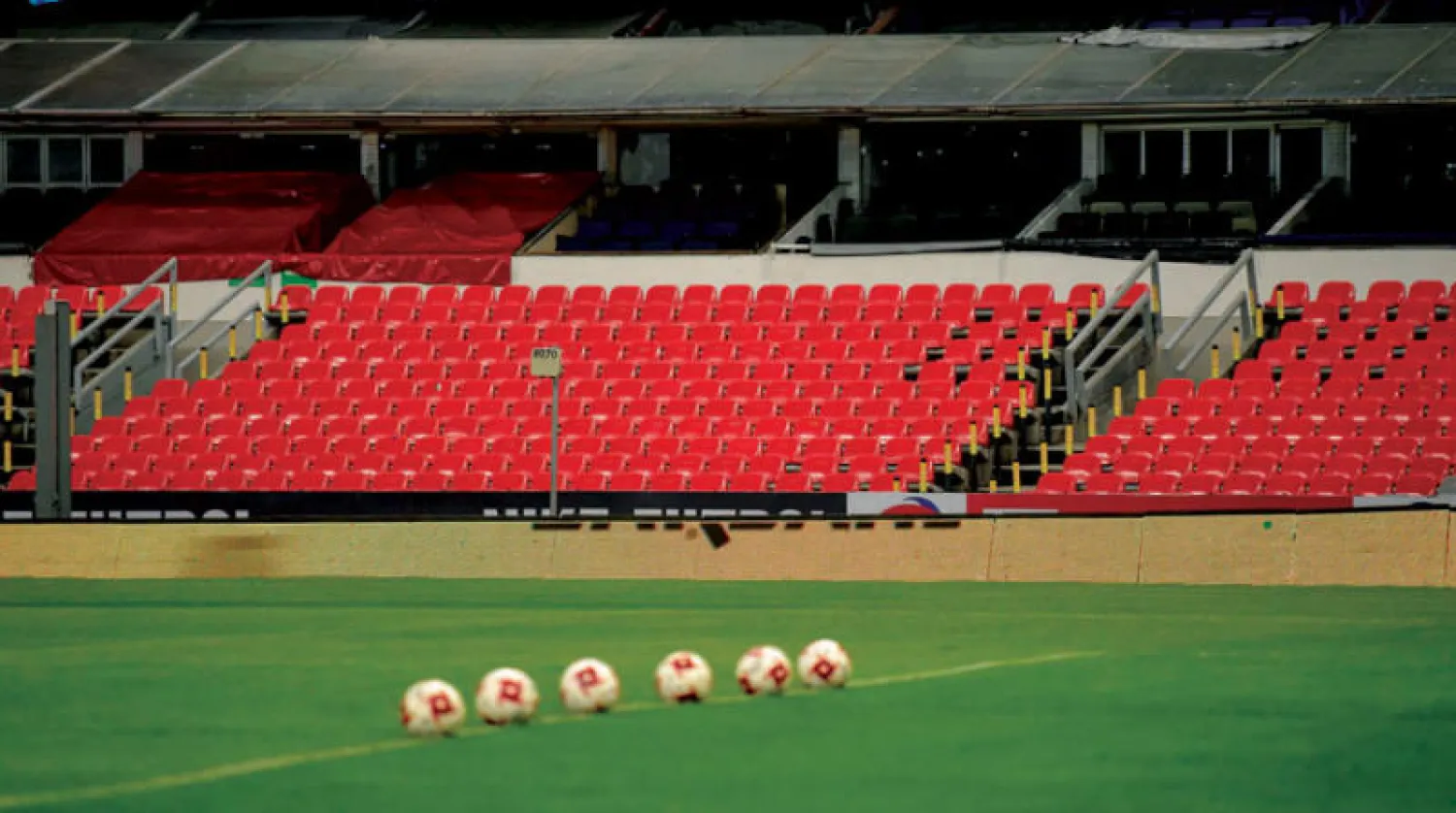 اللعب من دون جماهير فكرة لا تلقى الكثير من القبول (أ.ف.ب)