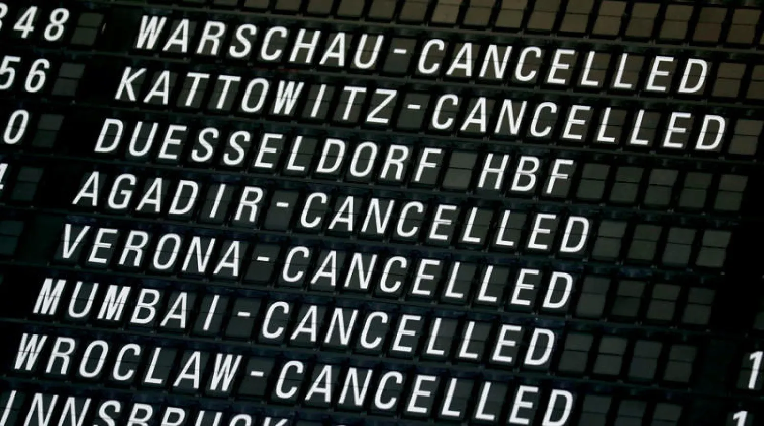 إلغاءات عنيفة لمعظم حركة الطيران حول العالم في محاولة لحصار الوباء (رويترز)