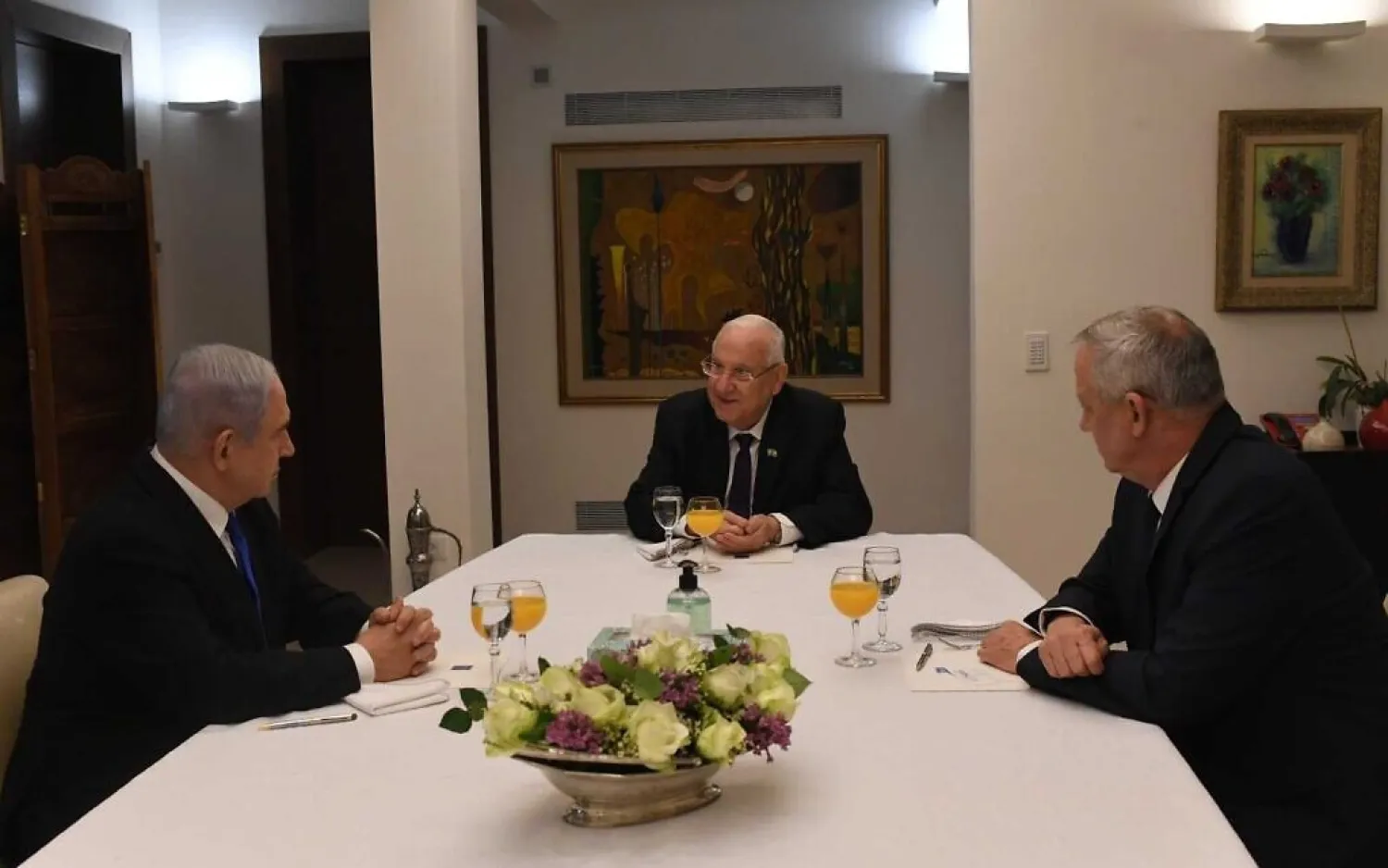 الرئيس الإسرائيلي رؤوبين رفلين التقى نتنياهو وغانتس الأحد للتشاور حول تشكيل حكومة (د.ب.أ)