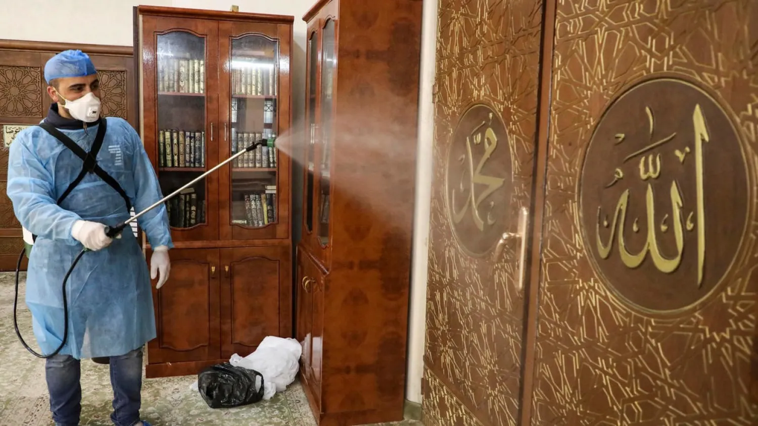 Worker disinfecting mosque during coronavirus spread (AFP)Worker disinfecting mosque during coronavirus spread (AFP)