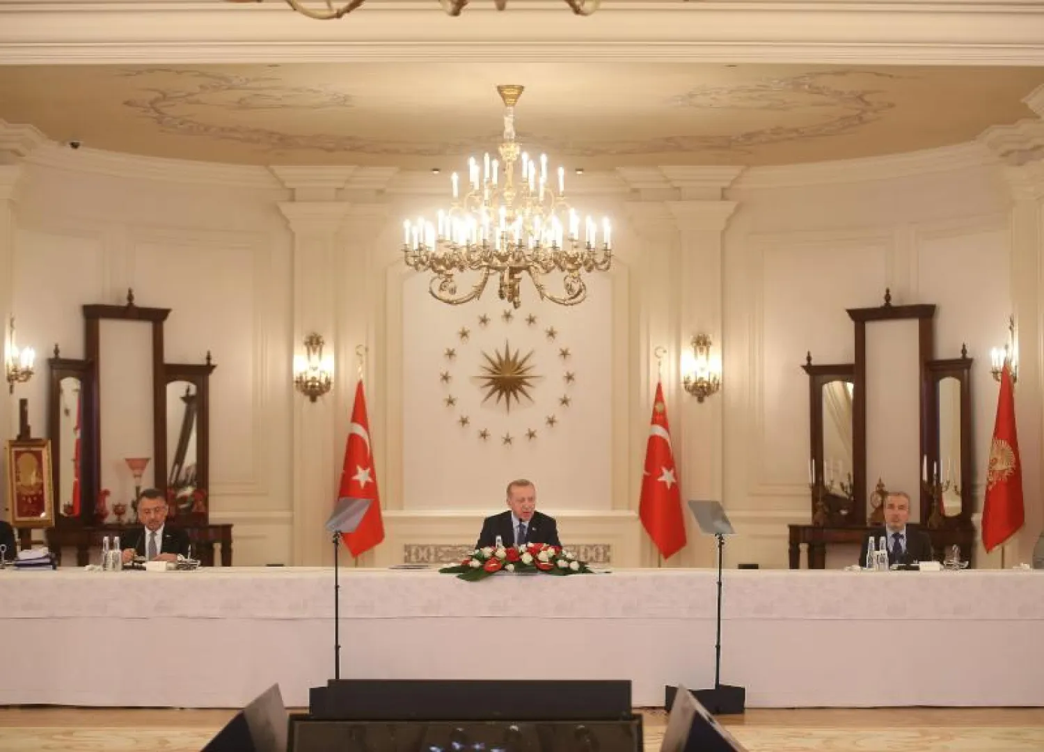 الرئيس التركي رجب طيب إردوغان يترأس اجتماعاً حول فيروس كورونا المستجد (رويترز)