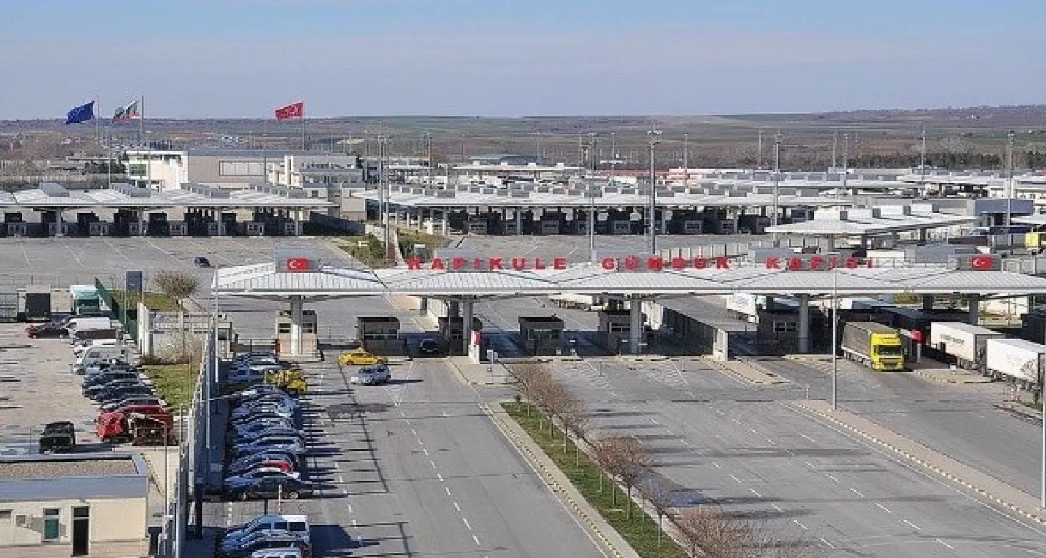 Avrupa’ya açılan sınır kapıları yolcu giriş çıkışlarına kapatıldı