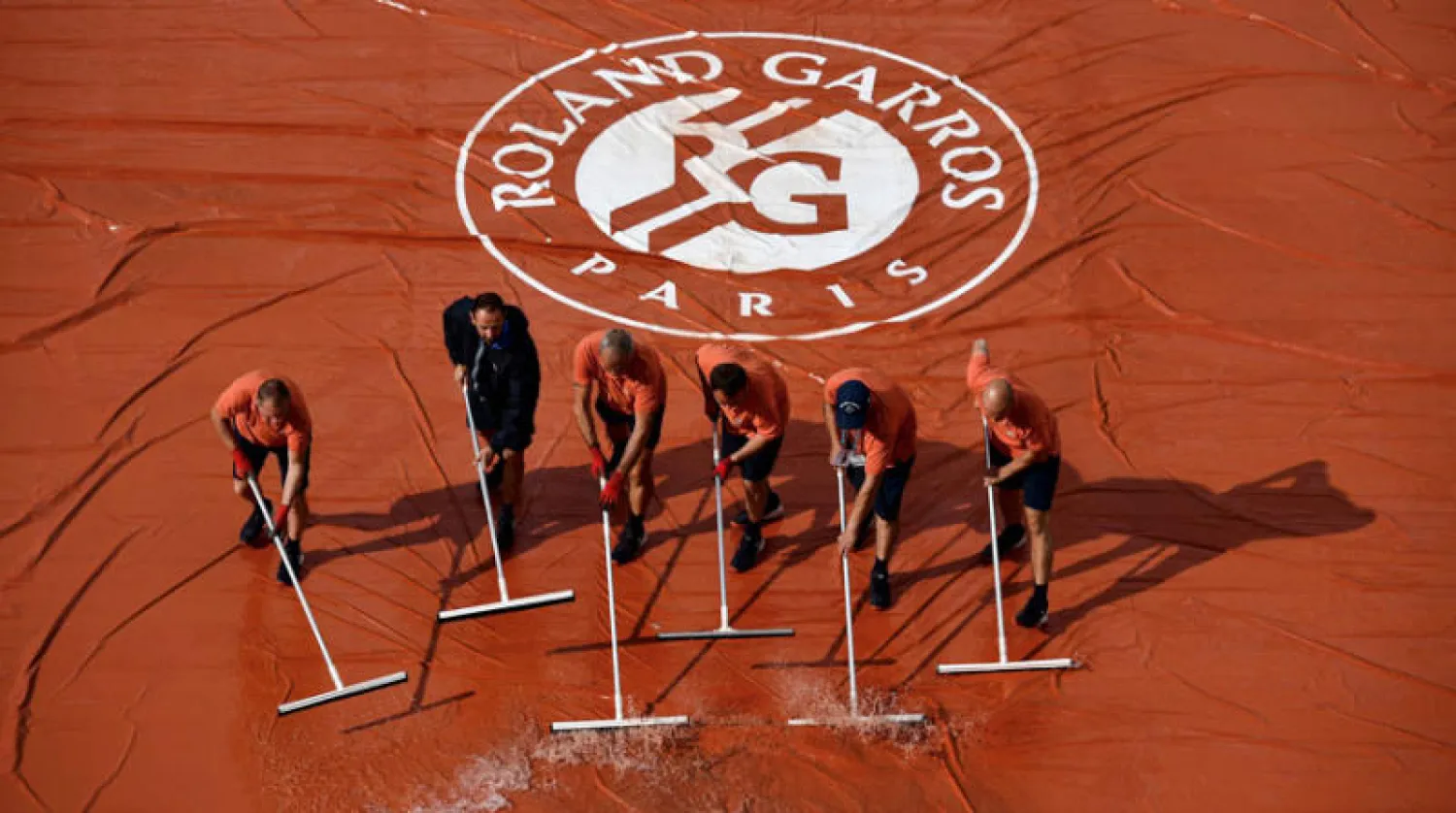 ملاعب رولان غاروس لن تفتح أبوابها في الموعد بسبب فيروس {كورونا} (أ.ف.ب)