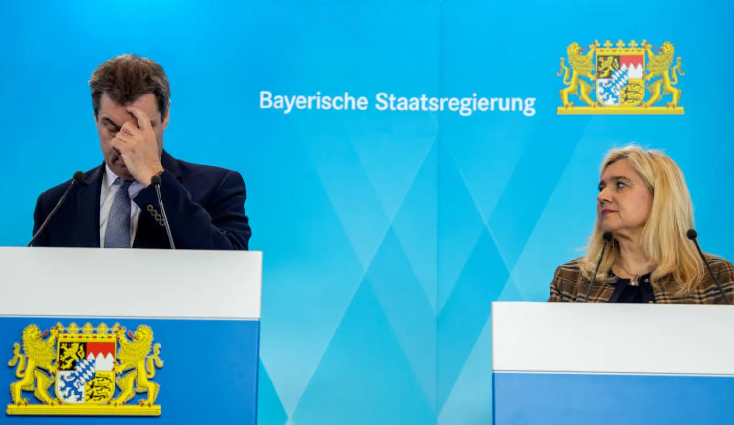 رئيس وزراء ولاية بافاريا ماركوس زودر ووزيرة الصحة ميلاني هومل (رويترز)