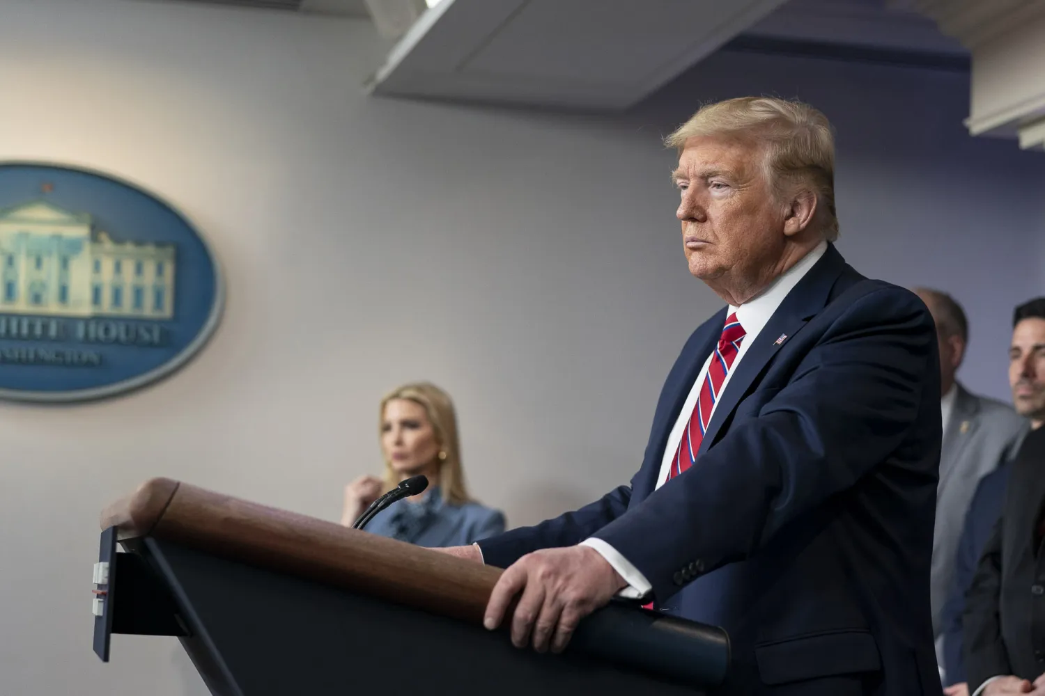 ​ترامپ تردد از مرز کانادا و مکزیک را محدود کرد.. ایالات متحده قرنطینه کامل نمی شود