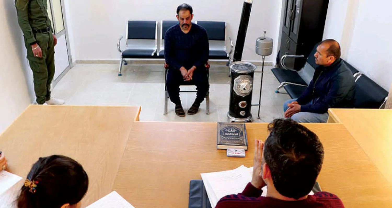 جلسة محاكمة لمتهم بالإرهاب في شمال شرقي سوريا (الشرق الأوسط)