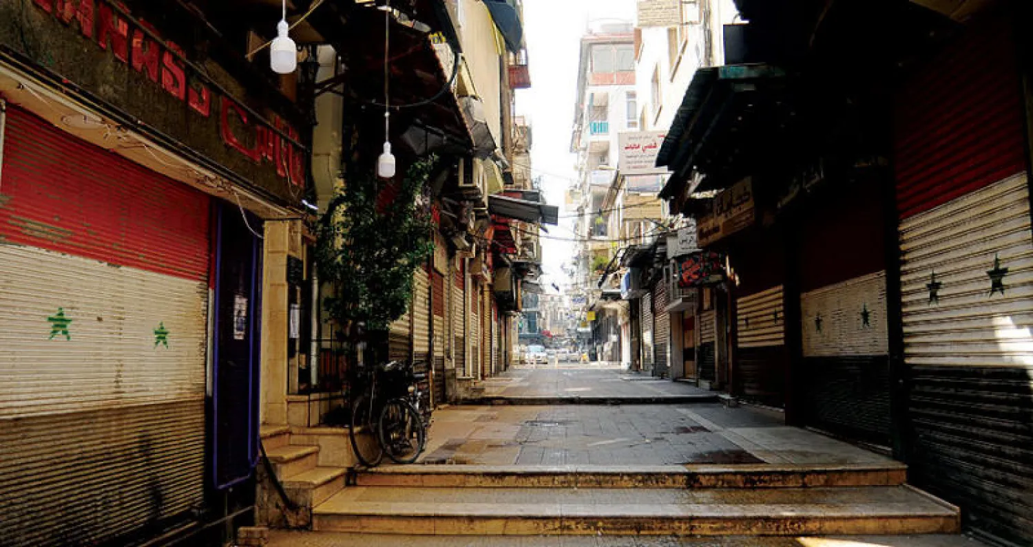 أحياء دمشق وأسواقها فارغة أمس بعد حظر التجول (د.ب.أ)
