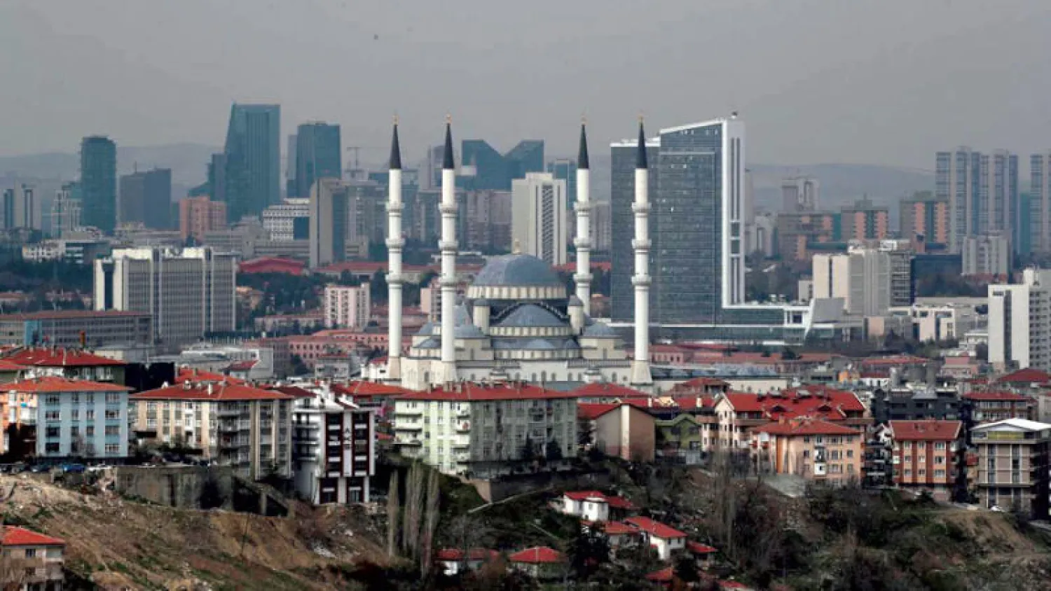 لا تزال غالبية التوقعات تشير إلى انكماش الاقتصاد التركي بنسبة 2 % خلال العام الجاري في ظل سياسات مضطربة (رويترز)