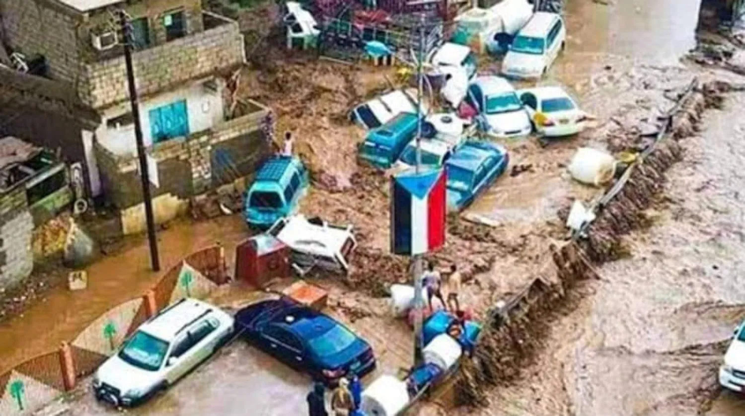 سيول تضرب مدينة عدن والحكومة توجّه بتشكيل لجان طوارئ