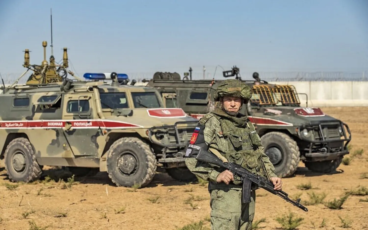 Russian military police take part in a joint Turkish-Russian army patrol near the town of Darbasiyah in Syria's northeastern Hasakeh province, November 11, 2019. (AFP)