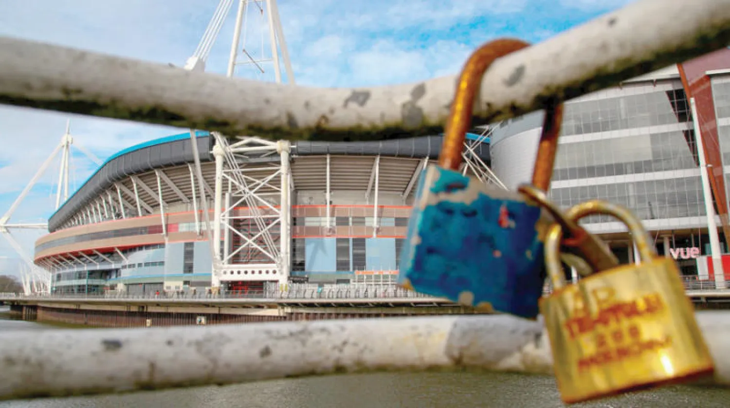 إغلاق ملاعب كرة القدم يهدد بكوارث مالية للأندية