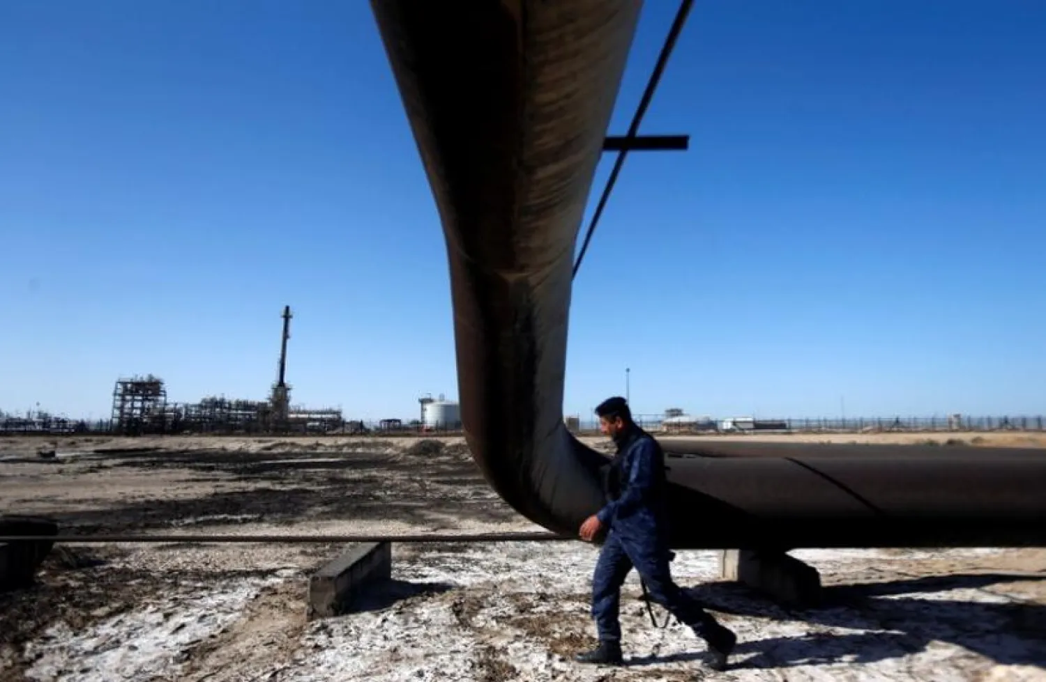 FILE PHOTO: A policeman walks at West Qurna-1 oil field, which is operated by ExxonMobil, in Basra, Iraq, January 9, 2020. REUTERS/Essam al-Sudani
