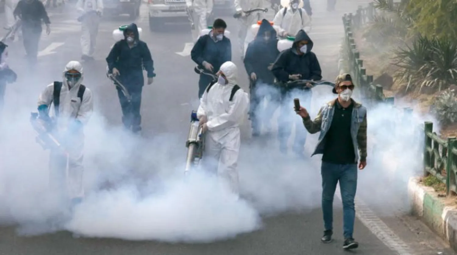 Tahran caddeleri sterilize ediliyor. (AP)