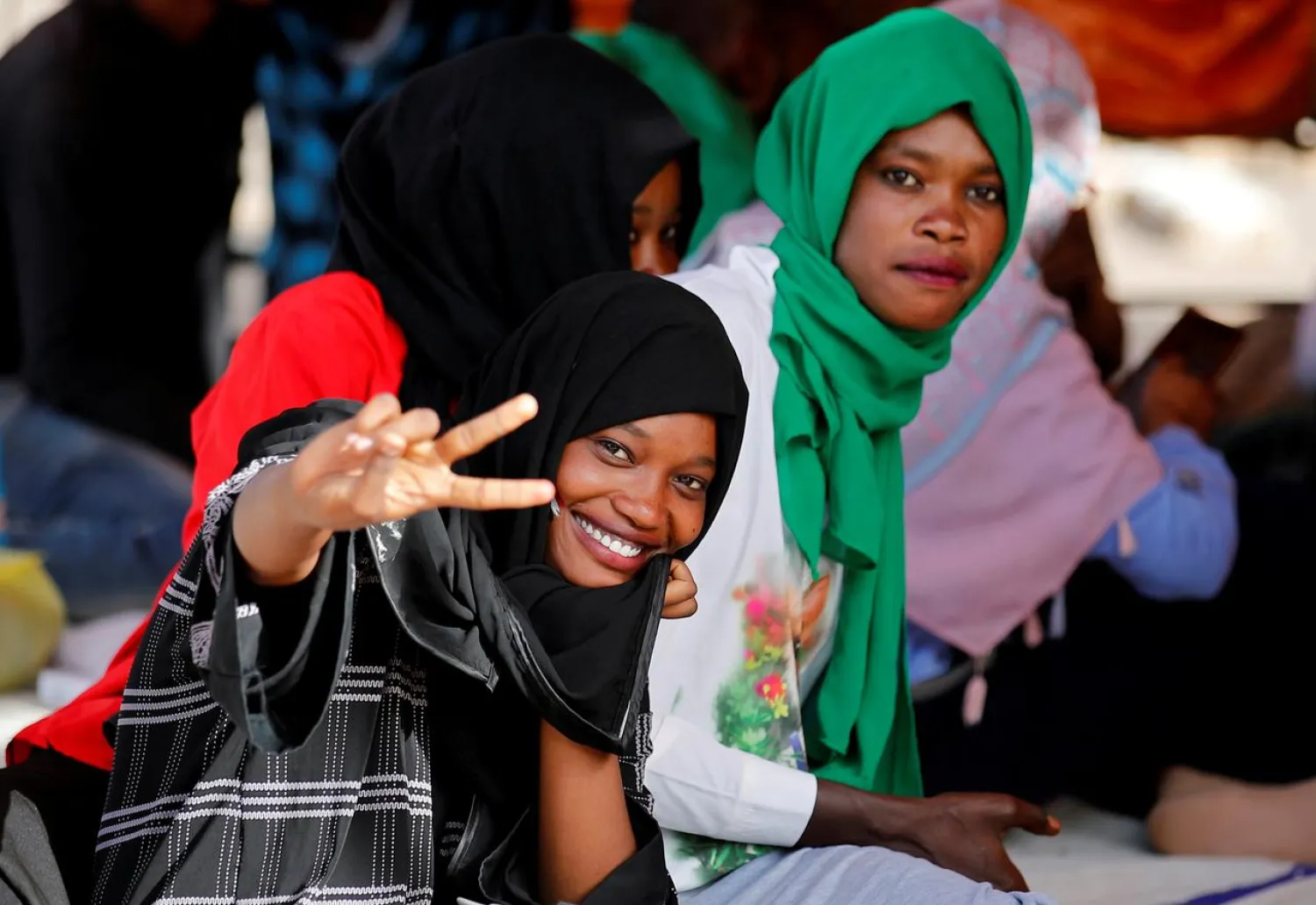 FILE PHOTO: A protester makes a victory sign during a demonstration in front of the defense ministry in Khartoum, Sudan April 22, 2019. REUTERS/Umit Bektas/File Photo