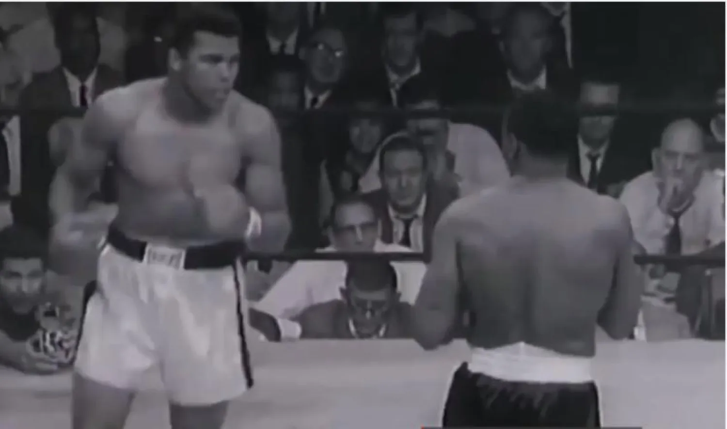 جانب من المباراة الافتراضية بين أسطورة الملاكمة محمد علي وسوني ليستون (يوتيوب)