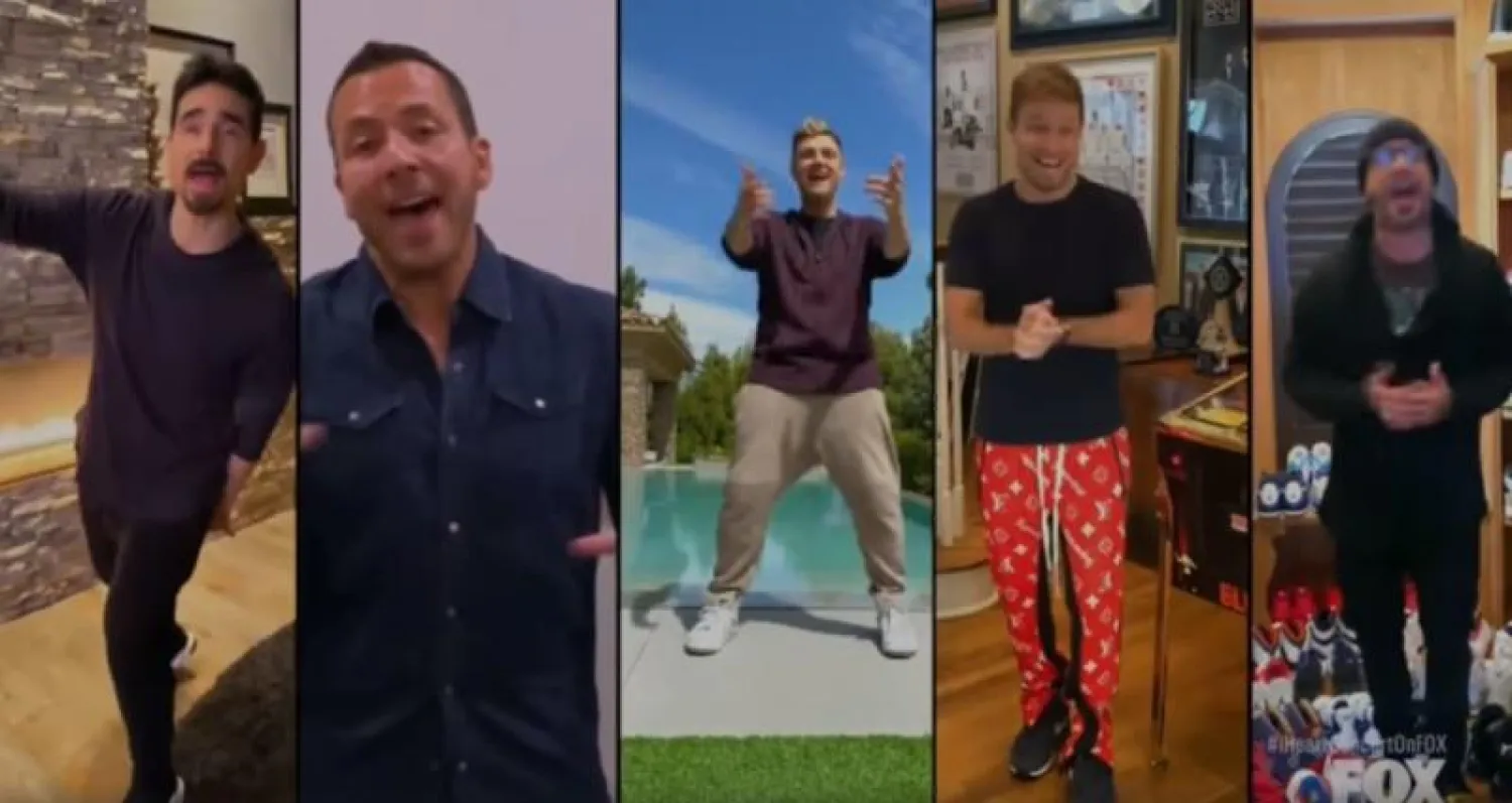 لقطة من مشاركة فريق «باك ستريت بويز» (فيسبوك)