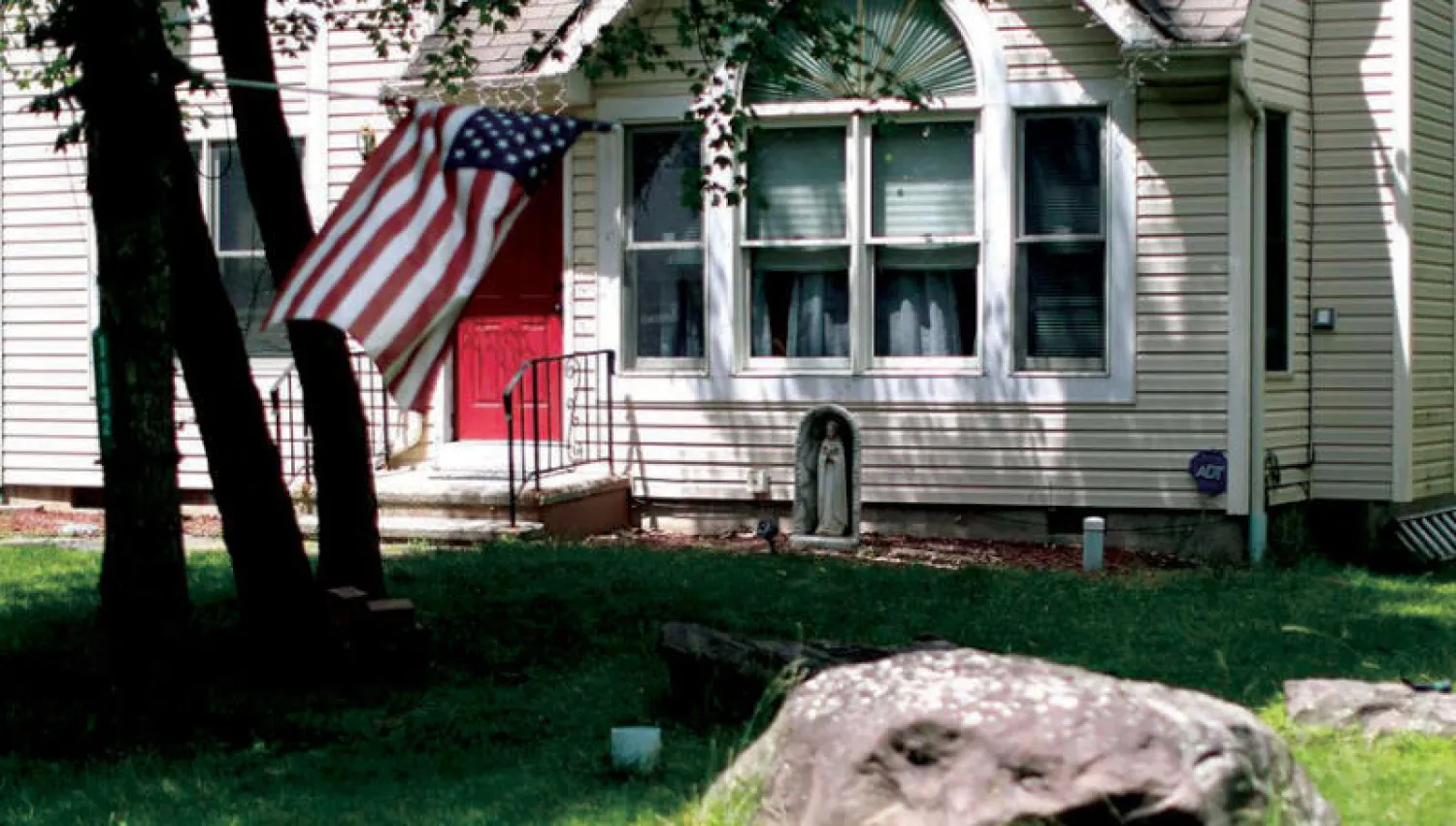 يحذر الاقتصاديون من أنه من دون تدخل فيدرالي سريع يمكن أن يؤدي الانكماش الممتد إلى سلسلة من الأزمات الاقتصادية والمالية تفوق في تأثيرها الأزمة المالية (رويترز)