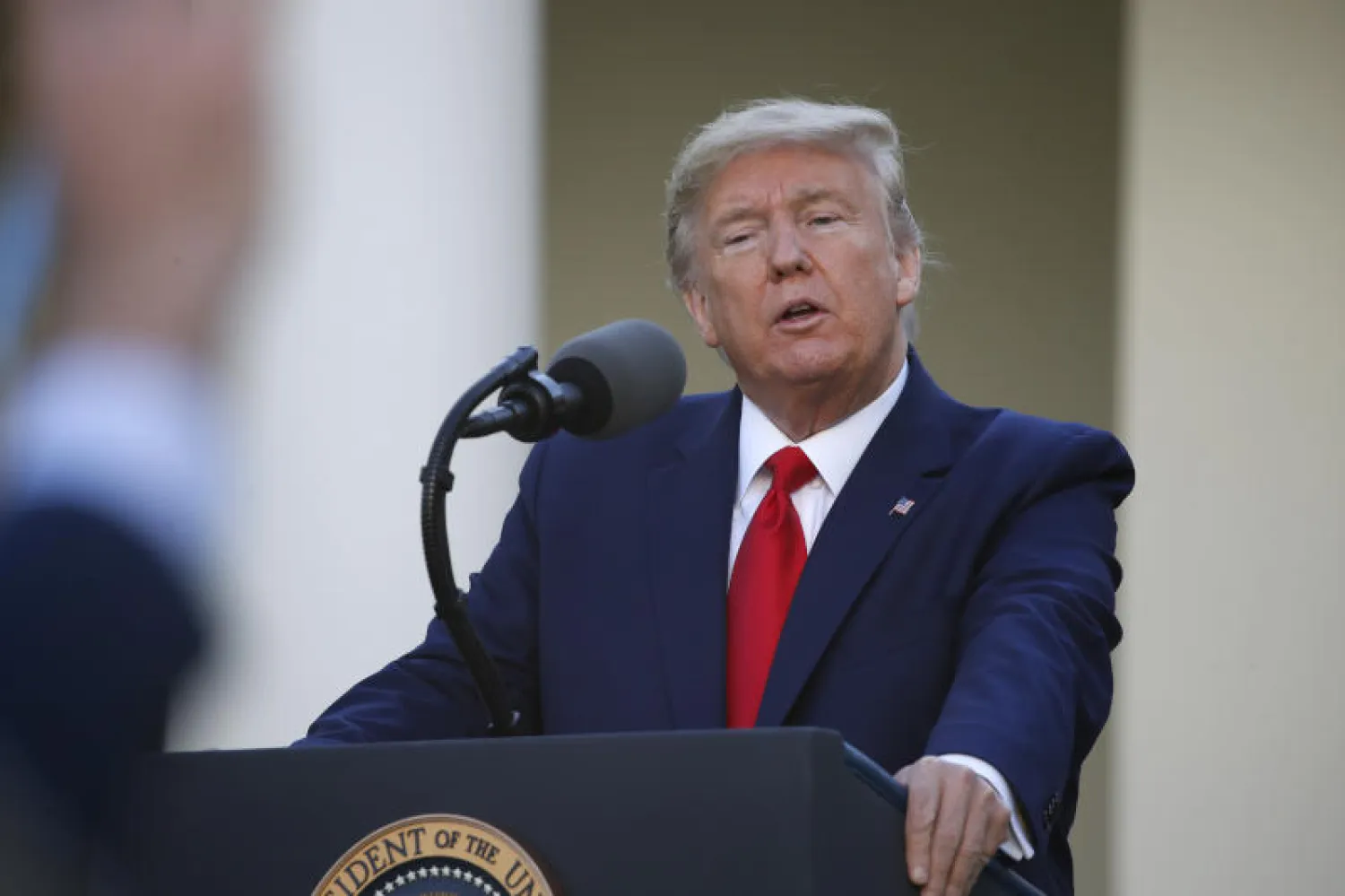 الرئيس الأميركي دونالد ترمب خلال المؤتمر الصحافي (أ.ب)