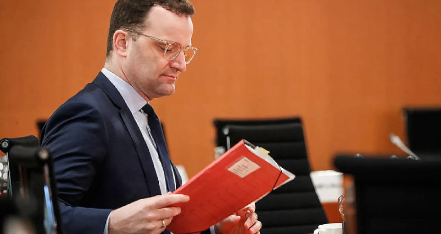 وزير الصحة الألماني ينس شبان يحظر اجتماعاً للحكومة الألمانية أمس (د.ب.أ)