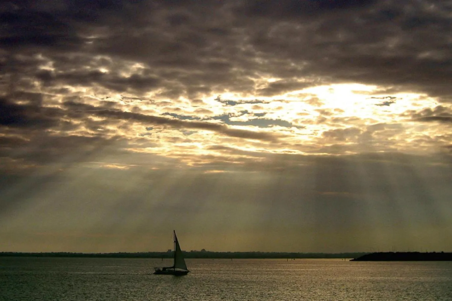 Ozon deliğinin küçüldüğüne dair daha önce de araştırmalar yapılmış ancak nedeni tam olarak ortaya konamamıştı (Reuters)

