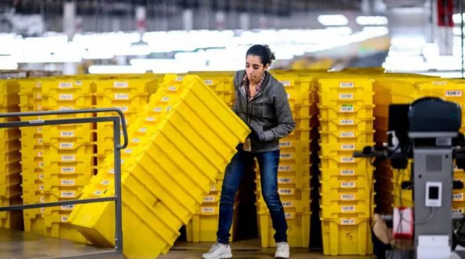 Koronavirüs öncesinde New York’taki bir Amazon işçisi ( Arşiv-AFP)