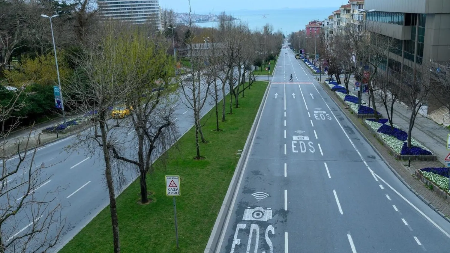 The streets of Istanbul have emptied as residents following official advice to stay at home. (AFP)