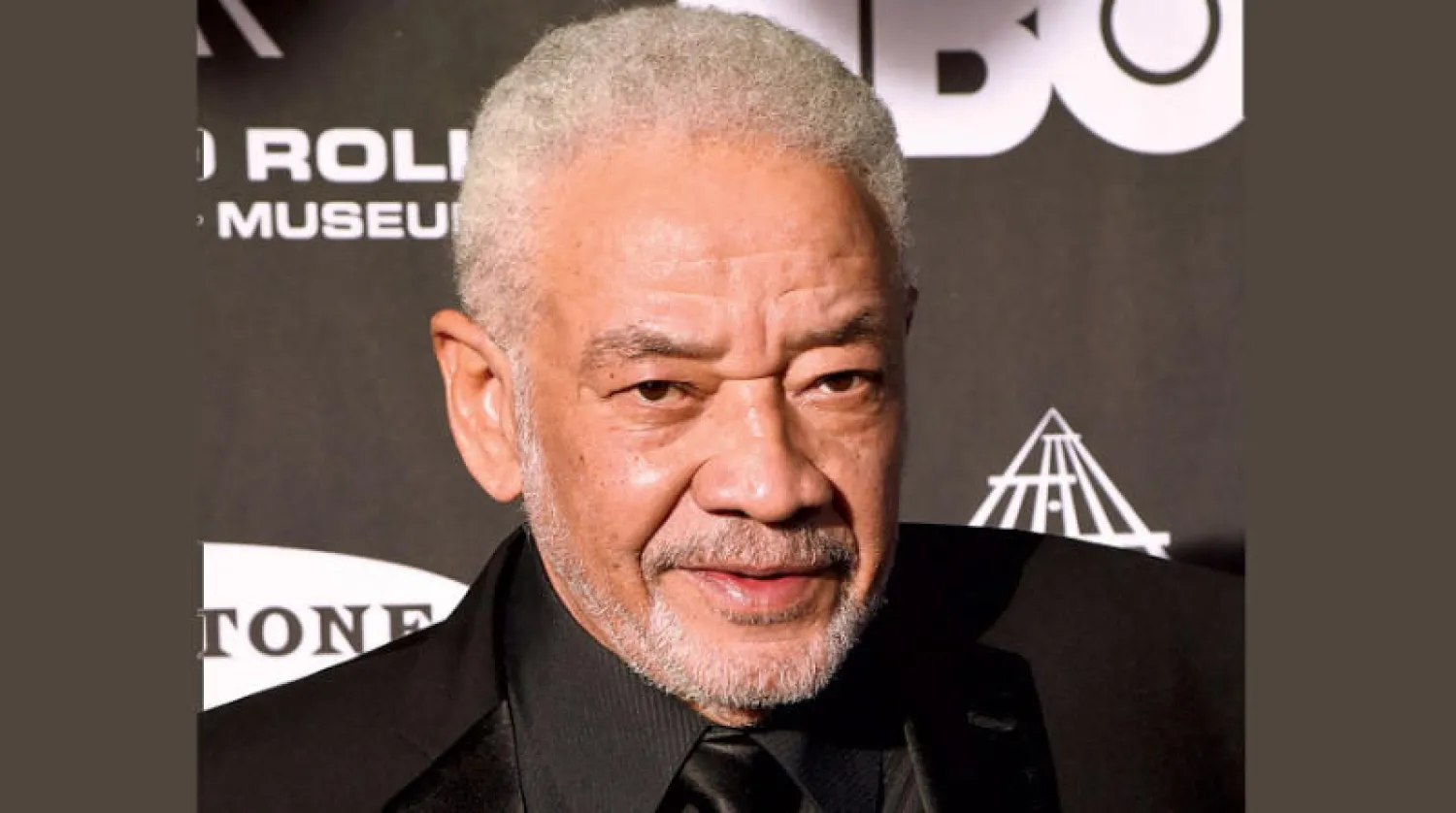 صورة أرشيفية لمغني السول الراحل بيل ويذرز (أ.ف.ب)