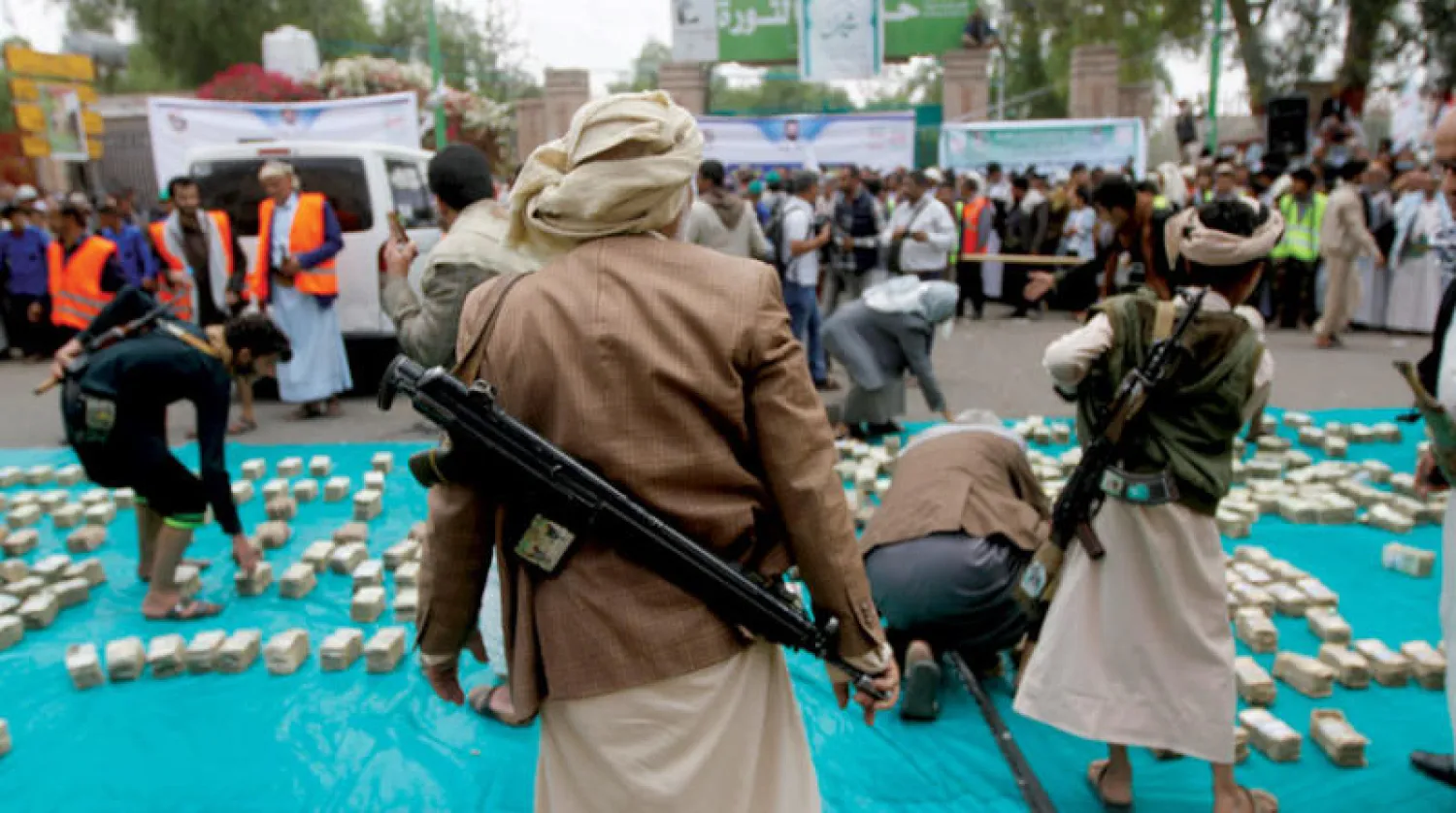 مسلحون حوثيون في تجمع للجماعة (رويترز)