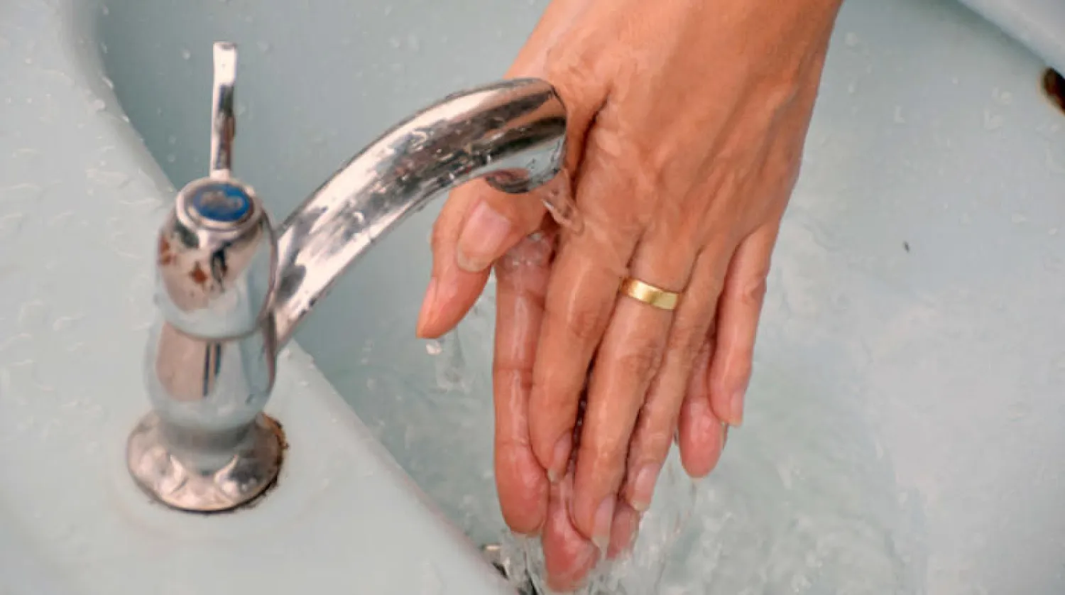 الخواتم تُغسل مع اليدين