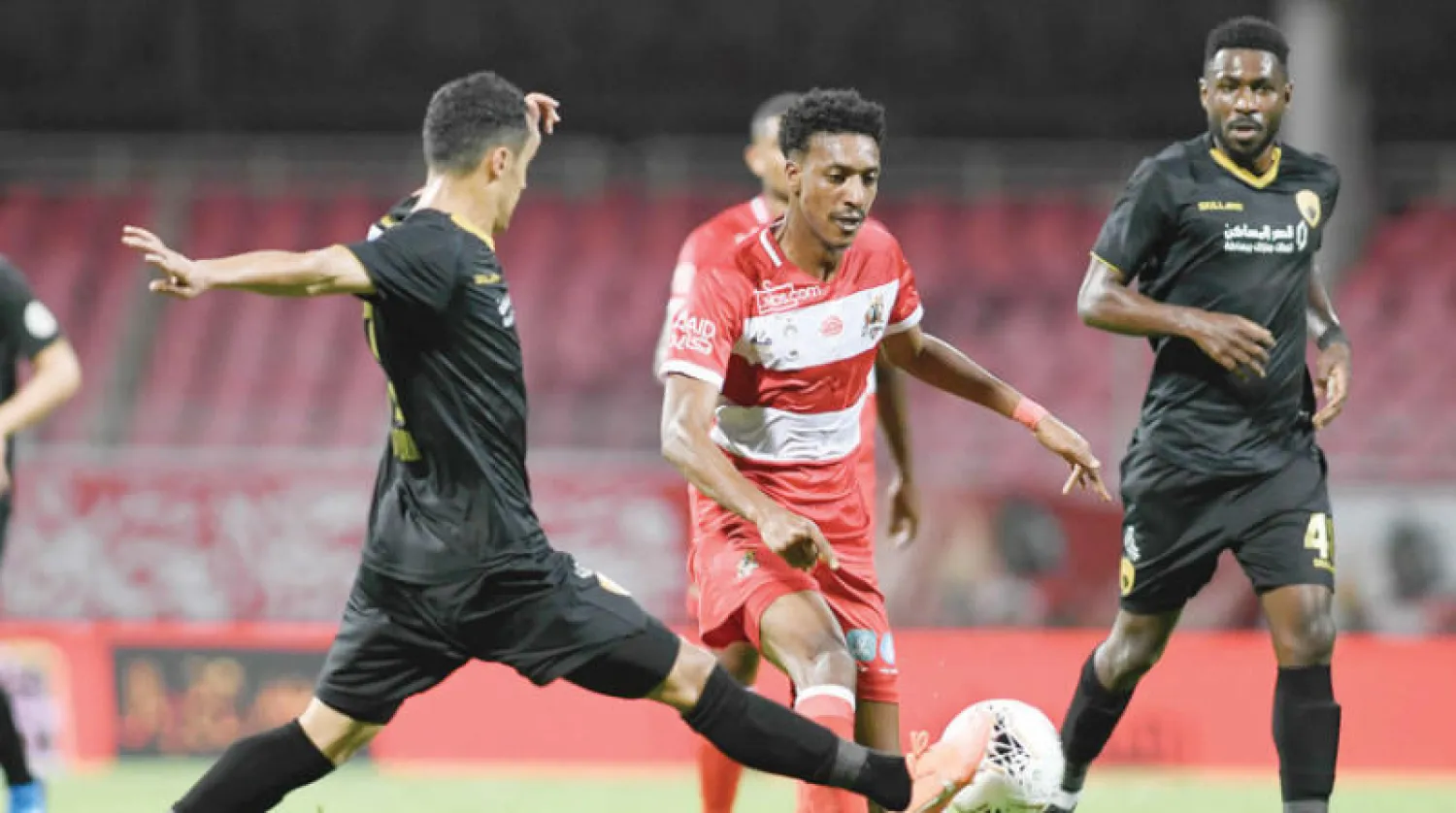 توقف الدوري السعودي أثار تساؤلات حول عقود اللاعبين المحترفين (تصوير: علي خمج)