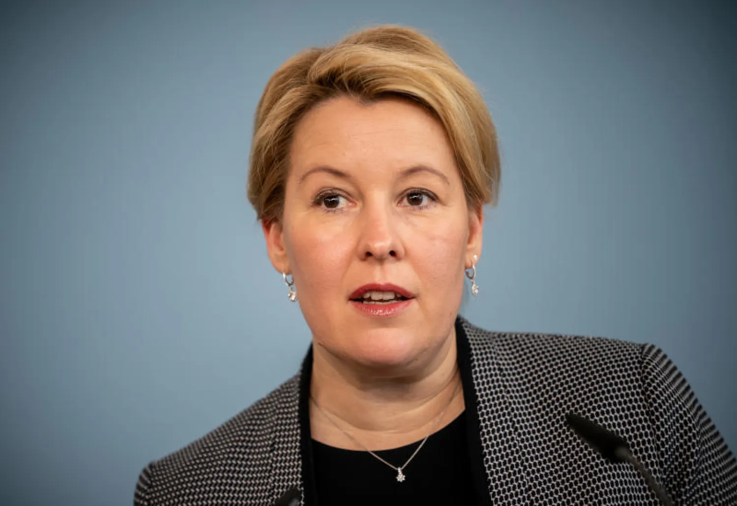 وزيرة الأسرة الألمانية فرانتسيسكا غيفي (د.ب.أ)